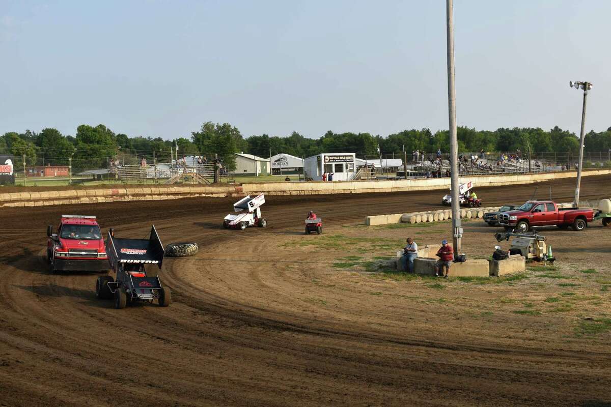 Race night brings Jacksonville Speedway to life