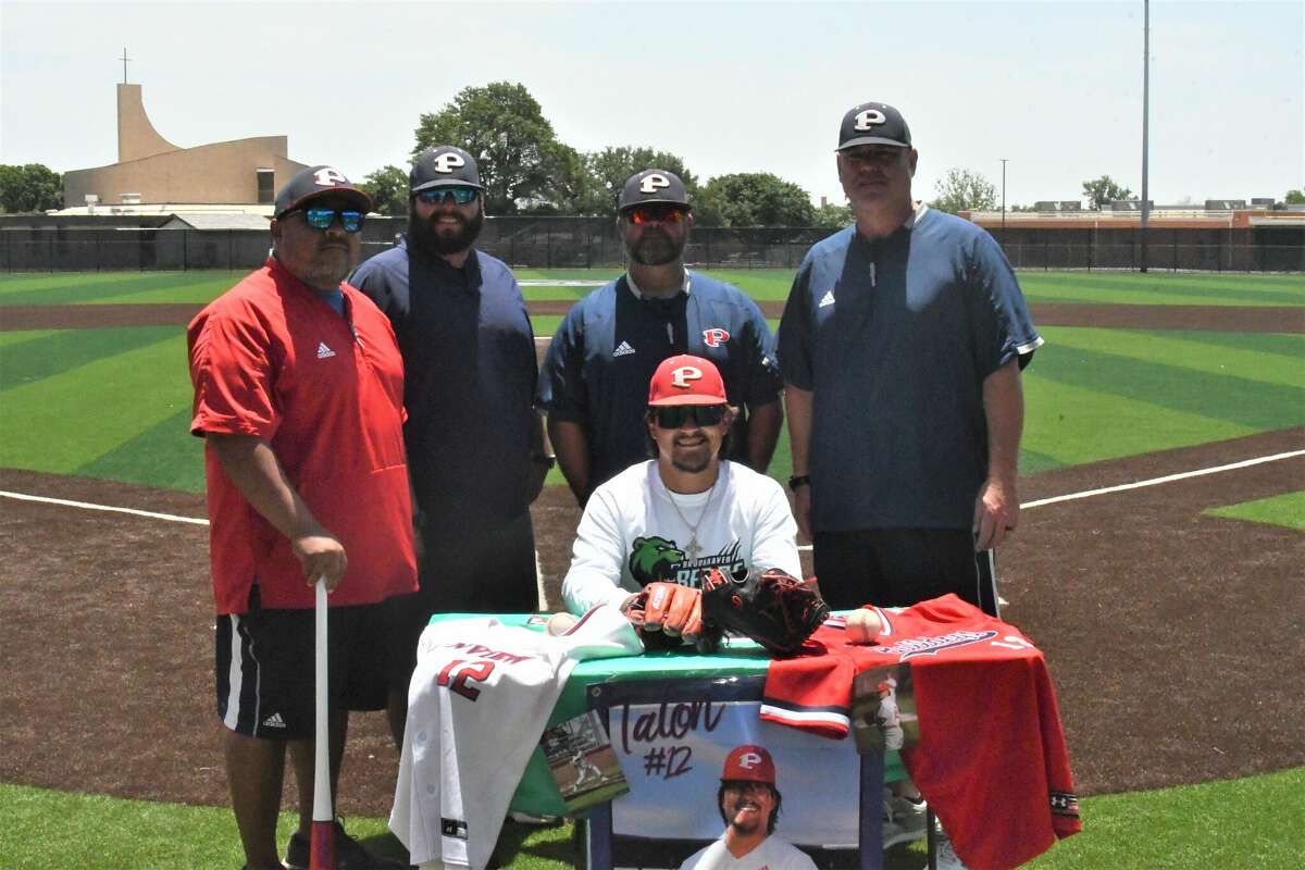 Dallas College Brookhaven Campus Athletics on X: The postseason postgame  handshake line & then huddle as @brookhaven @haven_baseball wins 5-3!  Congratulations @CoachRains20 & @SkylarSillivent for advancing in the  winners bracket of the