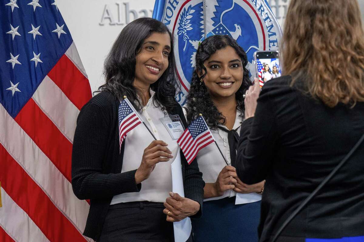 citizenship-and-immigrant-office-opens-welcomes-new-us-citizens