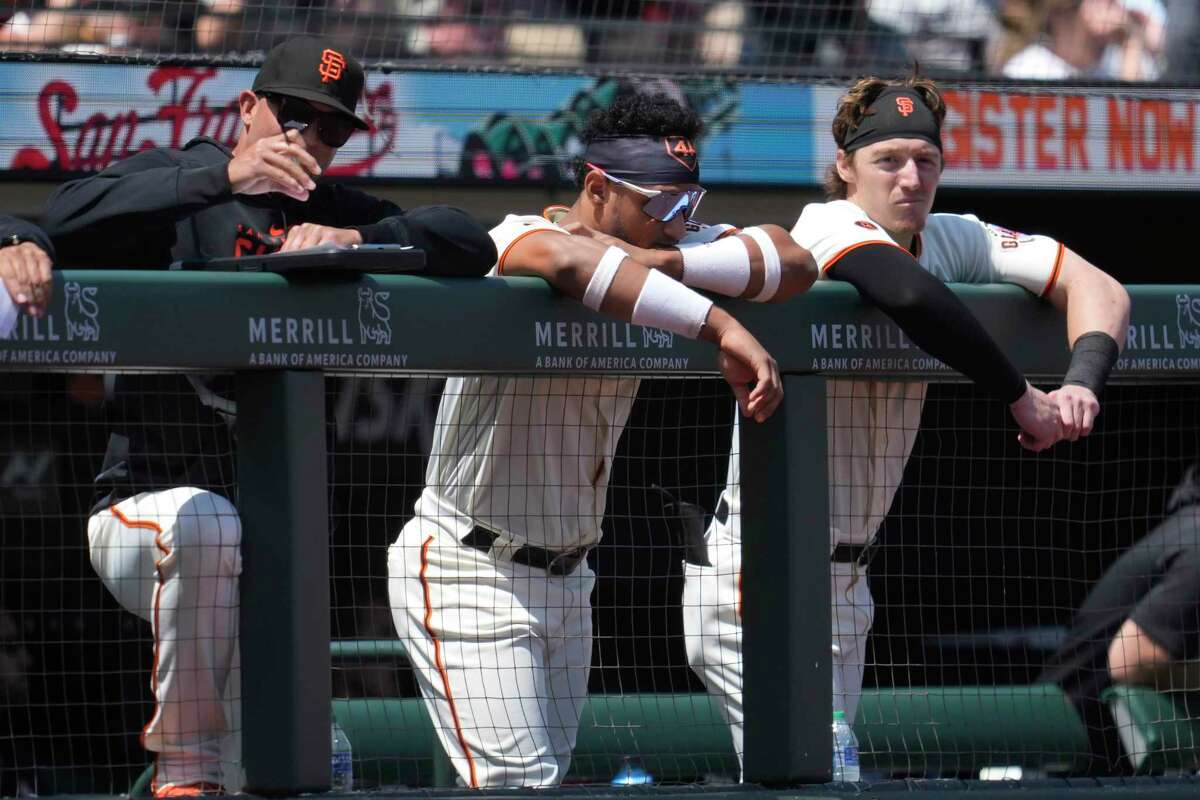 Giants win streak snapped in drama-free fashion as Padres cruise