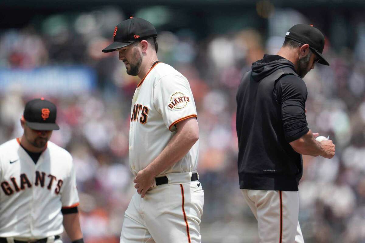 Winning streak snapped, SF Giants still hold edge over underachieving  Padres 