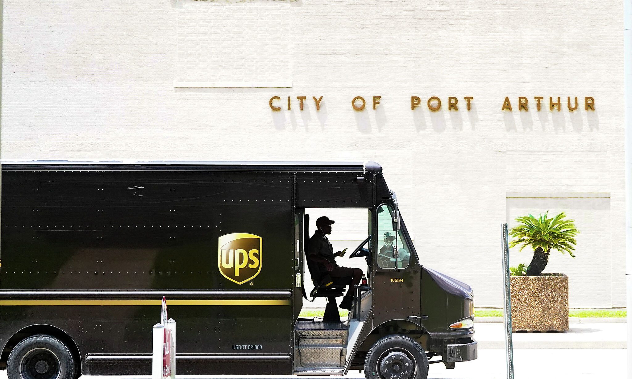 ups delivery truck