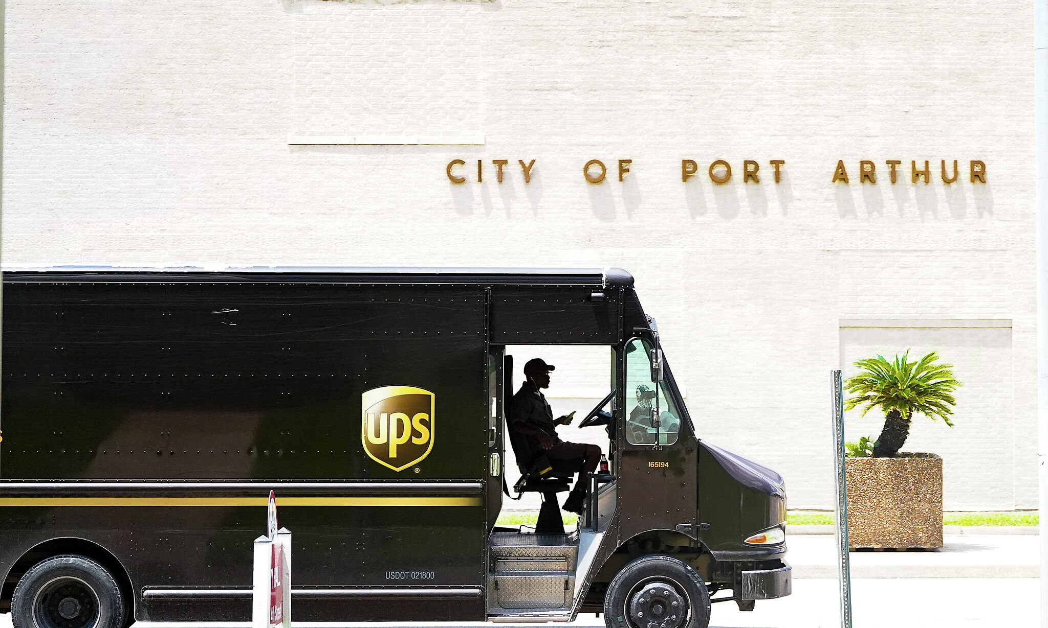 UPS Trucks Getting AC Amid Union Negotiations And Excess Heat