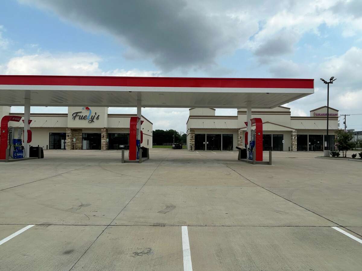 A new Daiquiri shop and gas station are coming to Beaumont