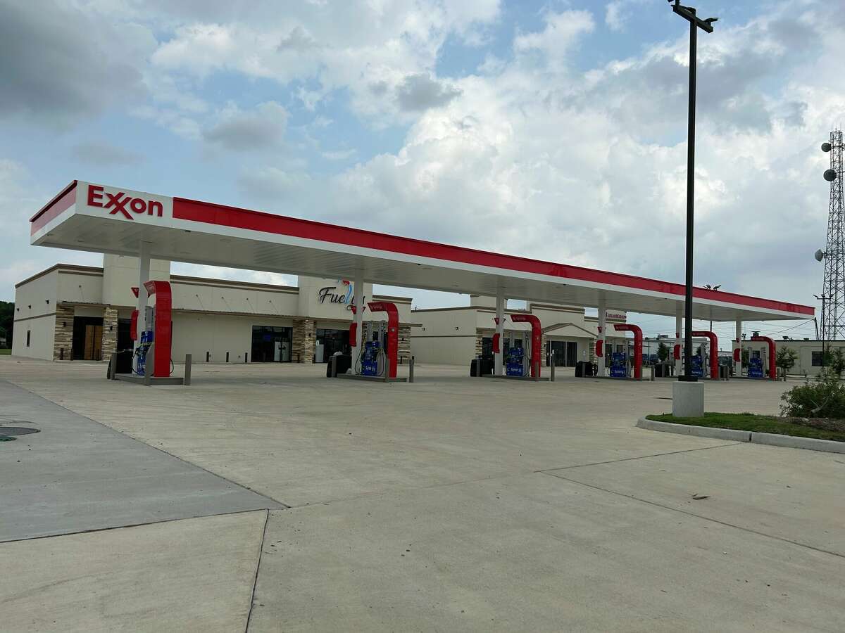 A new Daiquiri shop and gas station are coming to Beaumont