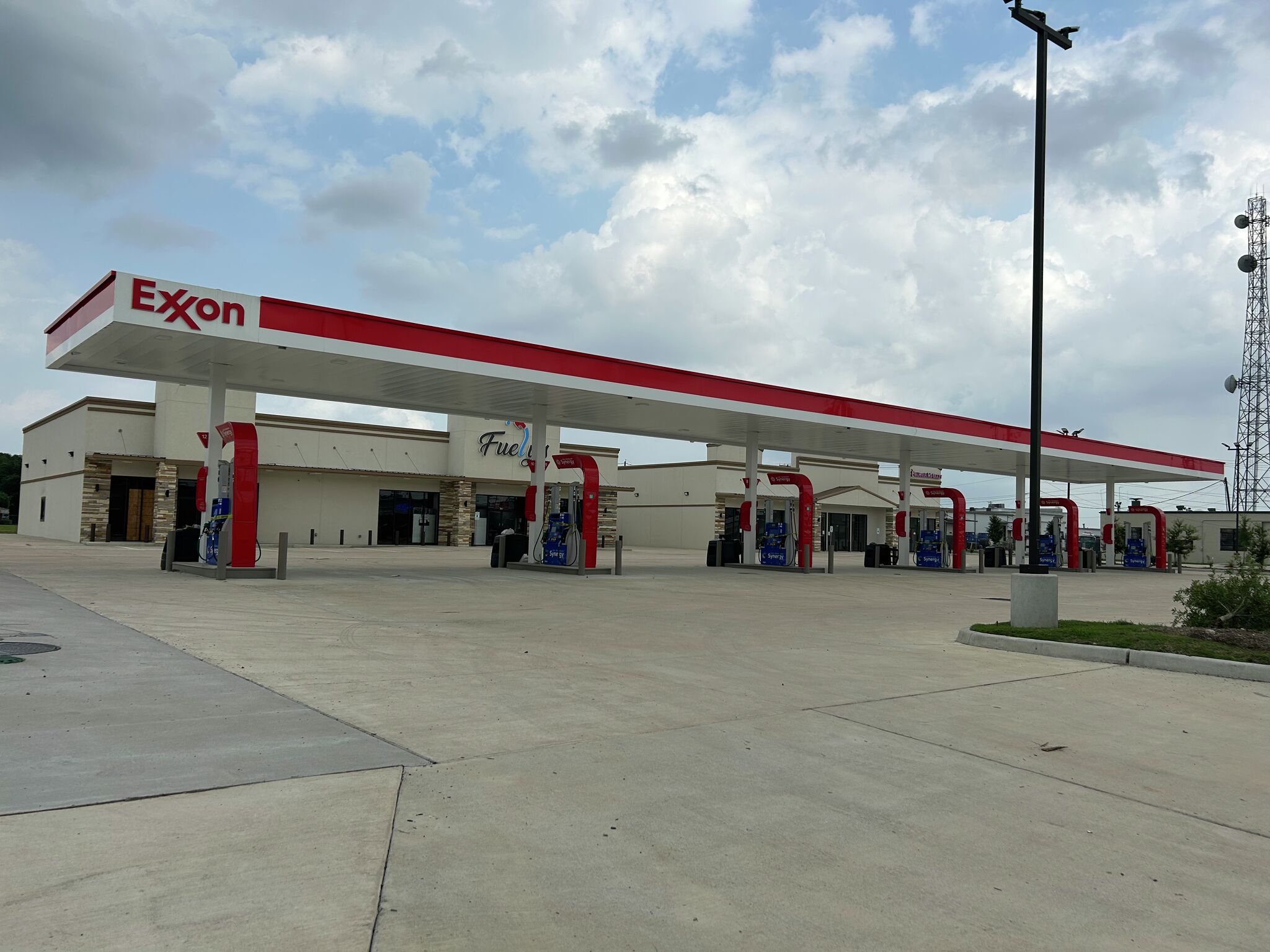 A new Daiquiri shop and gas station are coming to Beaumont