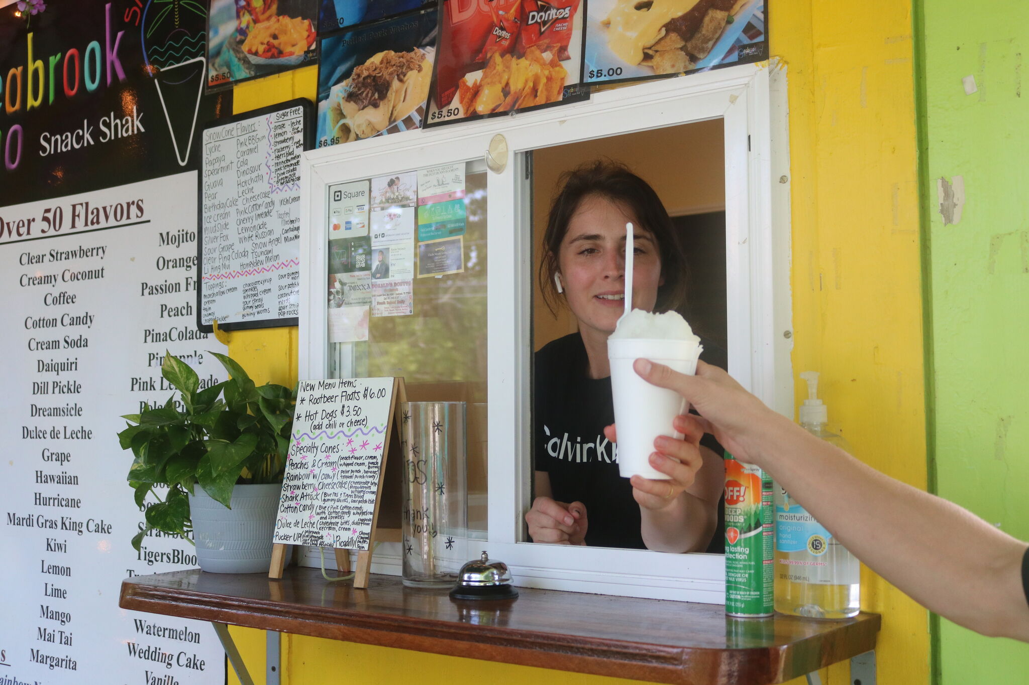 Seabrook Sno Cone Snack Shak stays busy as summer temperatures sizzle