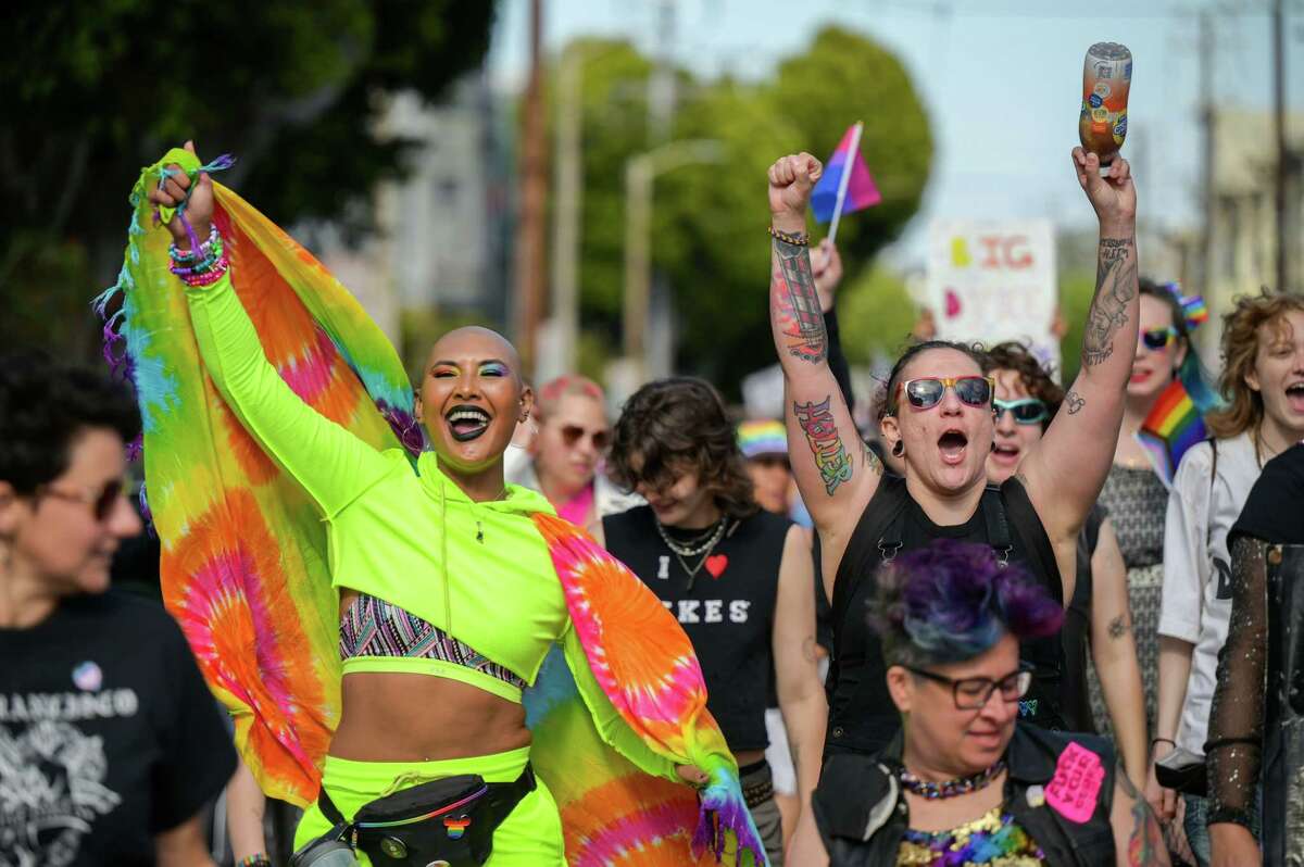 SF Dyke March draws thousands in powerful, proud showing of solidarity