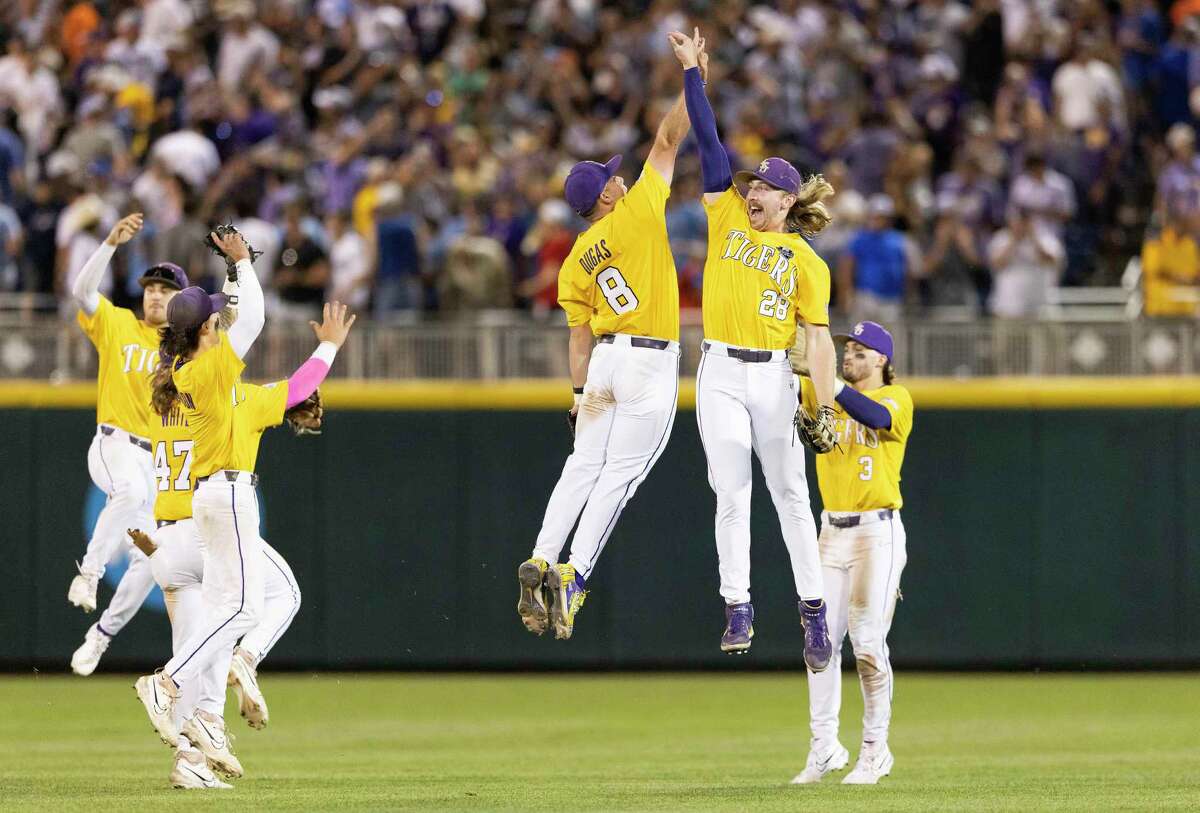 Former LSU Tiger Josh Smith called up by Rangers, gets first