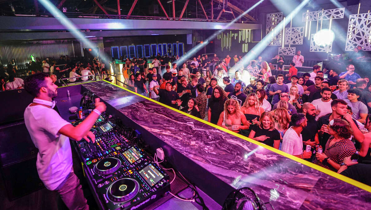 Houston music venues continue to evolve with more openings, closings