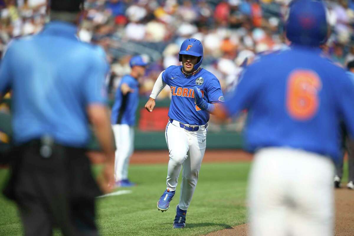 Florida sets College World Series record for runs with 244 win over