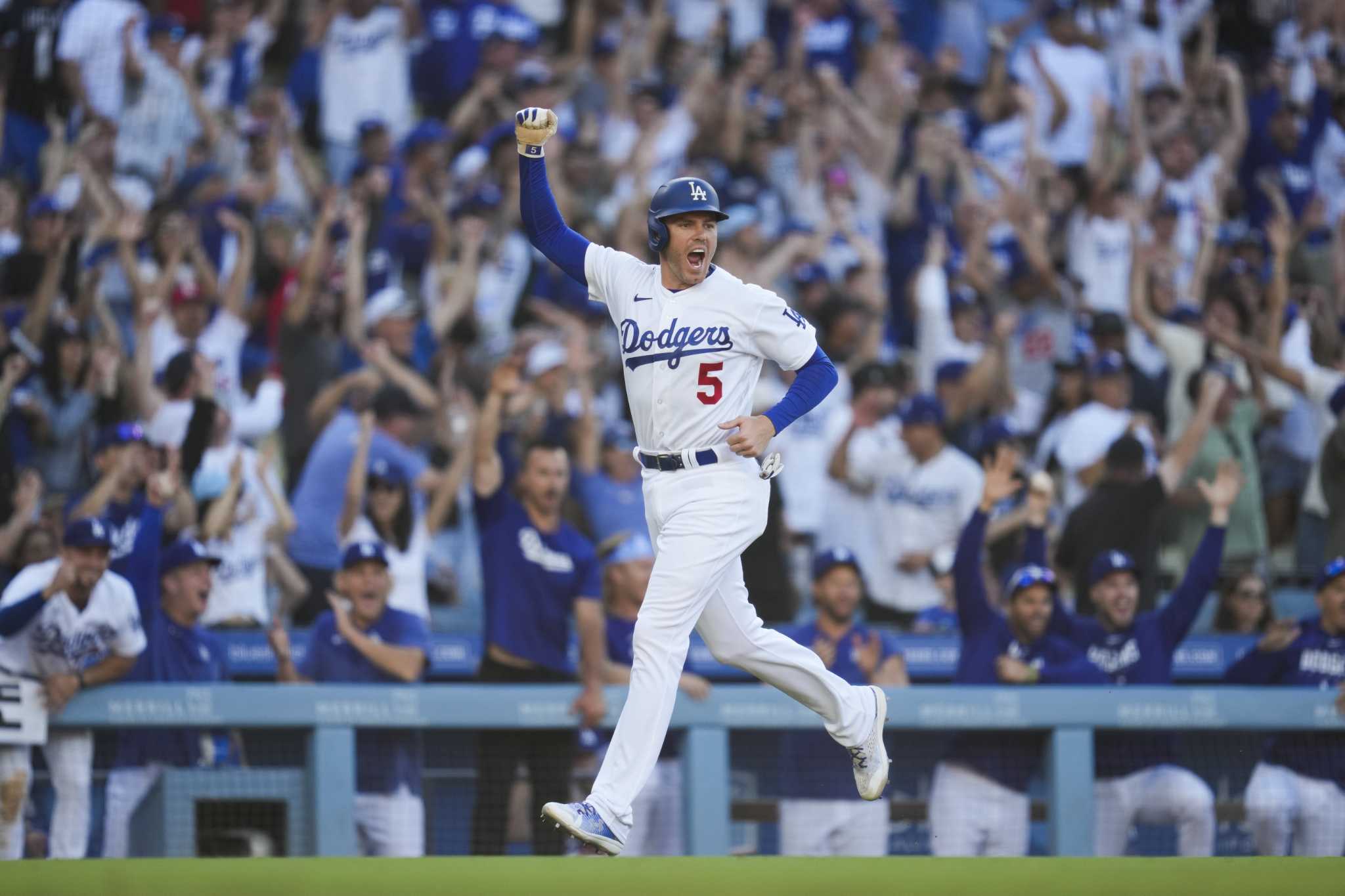 Bregman’s RBI in the 11th gives the Astros a win over the Dodgers as Freeman gets 2,000th hit