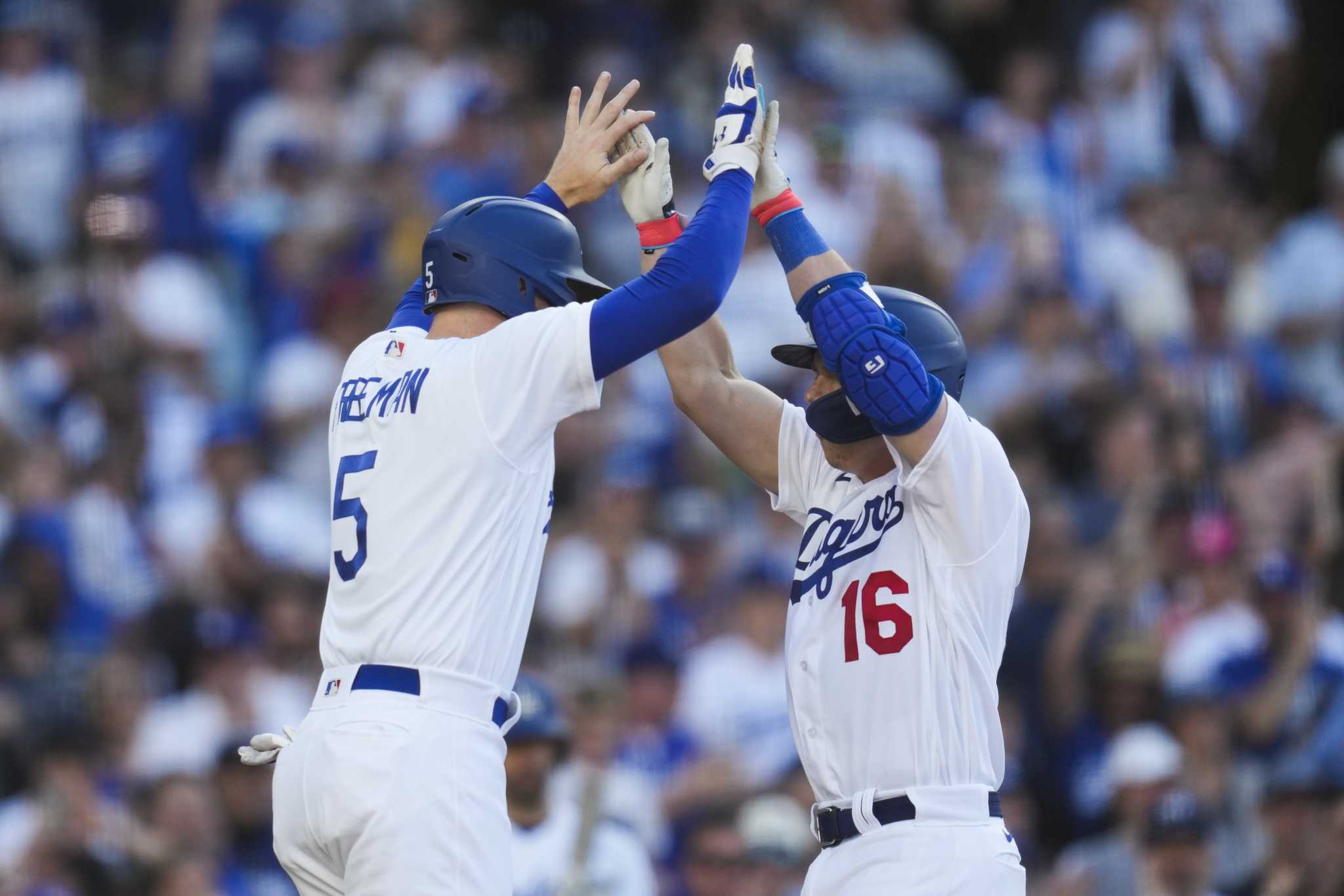 Bregman's RBI in the 11th gives the Astros a win over the Dodgers as  Freeman gets 2,000th hit