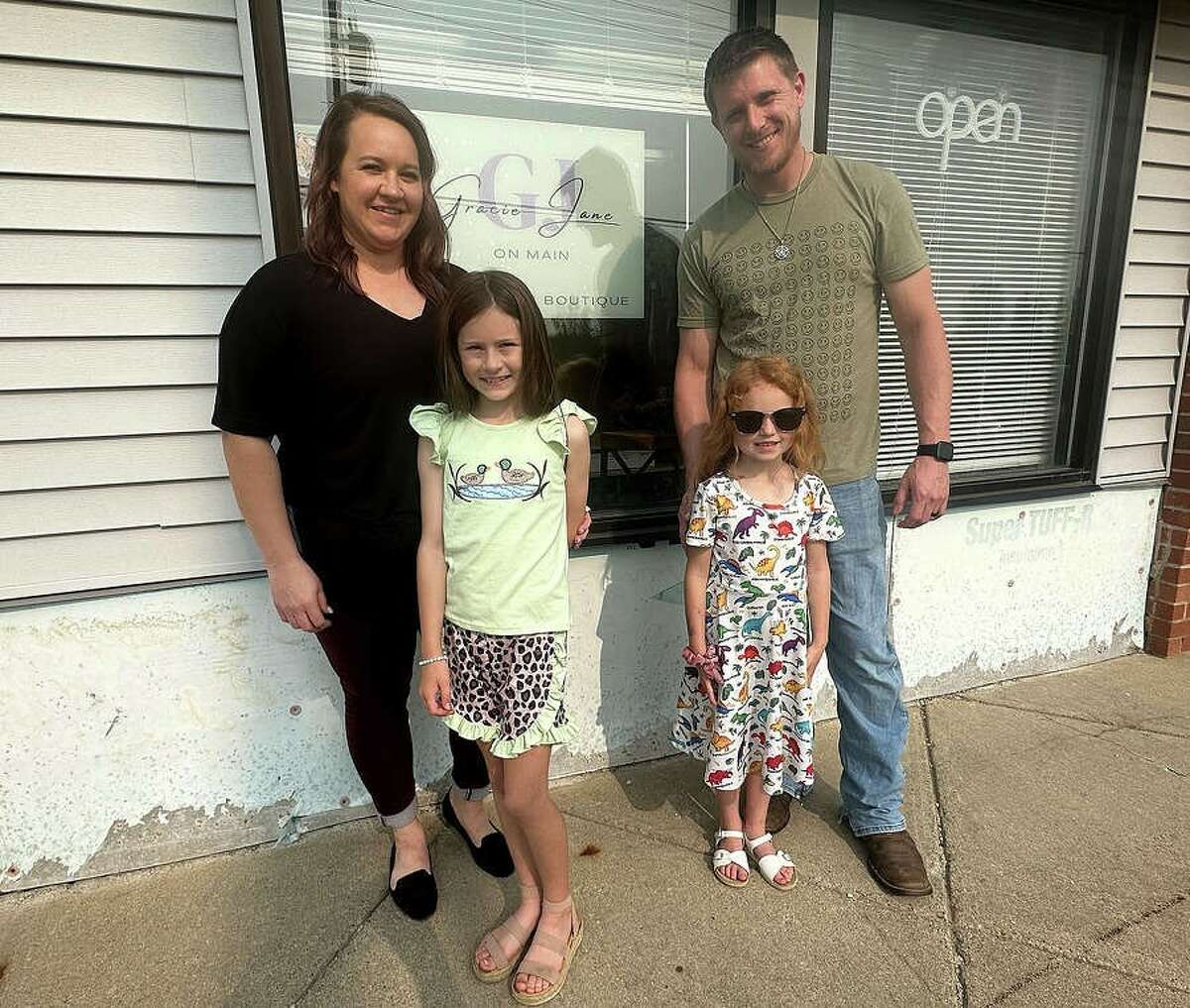 Cassie and her husband Rian, have fulfilled their dream of owning their own store, which has lots high-quality children's clothing. 