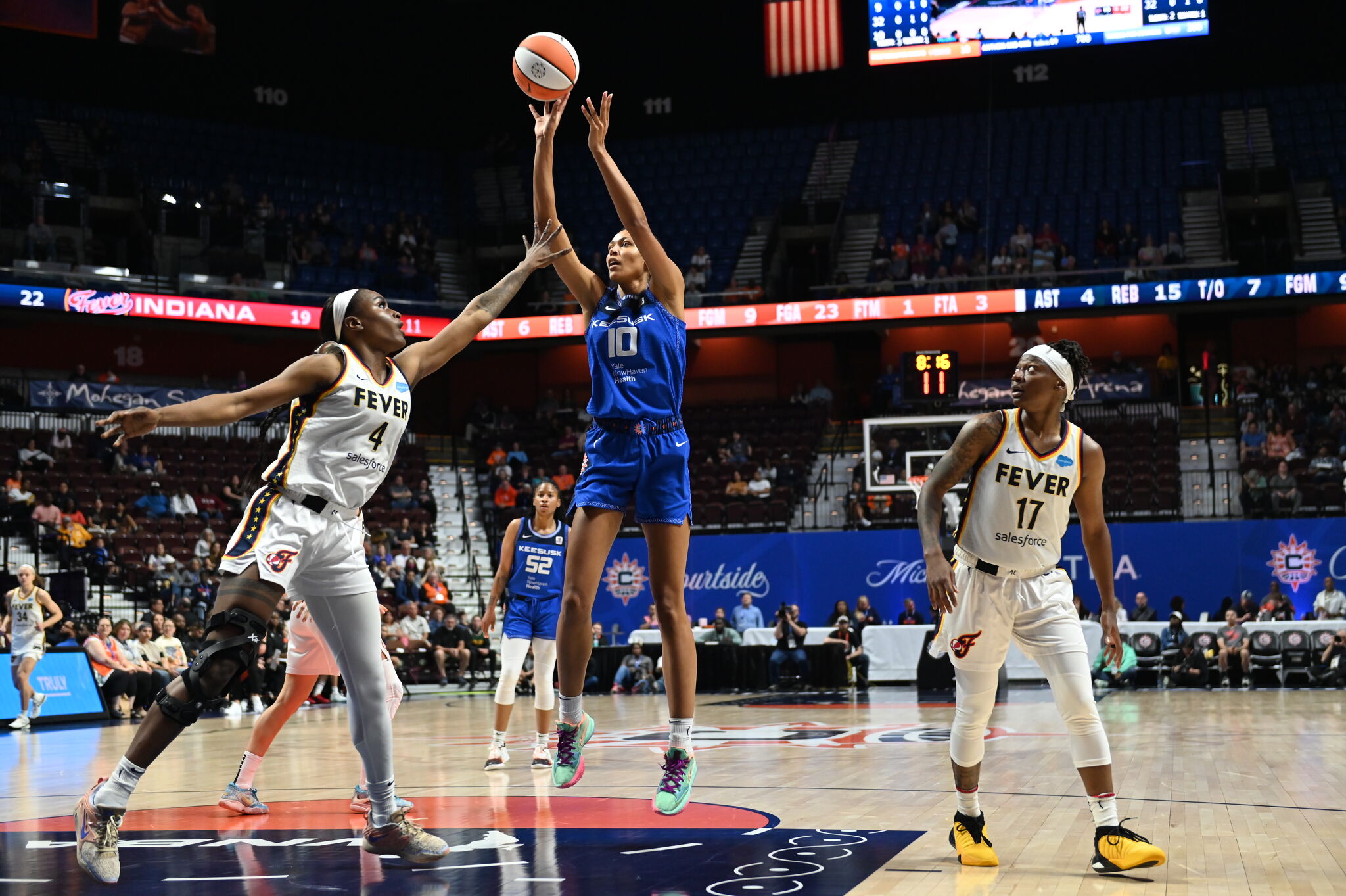 Former UConn star Evina Westbrook signs with Los Angeles Sparks