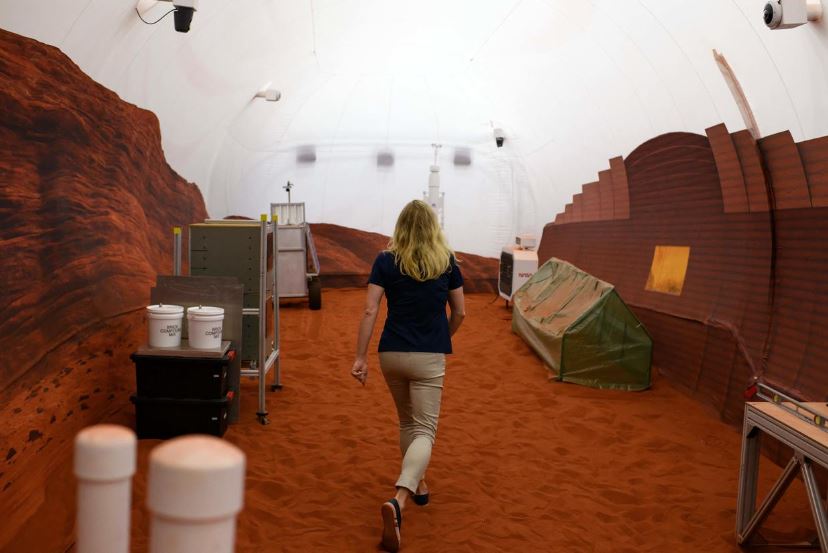 НАСА добровольно проведет год в симуляторе Марса, когда начнется миссия