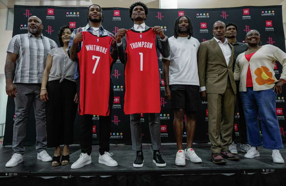 Houston Rockets NBA basketball first-round draft picks Cam Whitmore, left,  and Amen Thompson, right, hold up their jerseys during a news conference at  the Toyota Center in Houston, Monday, June 26, 2023. (