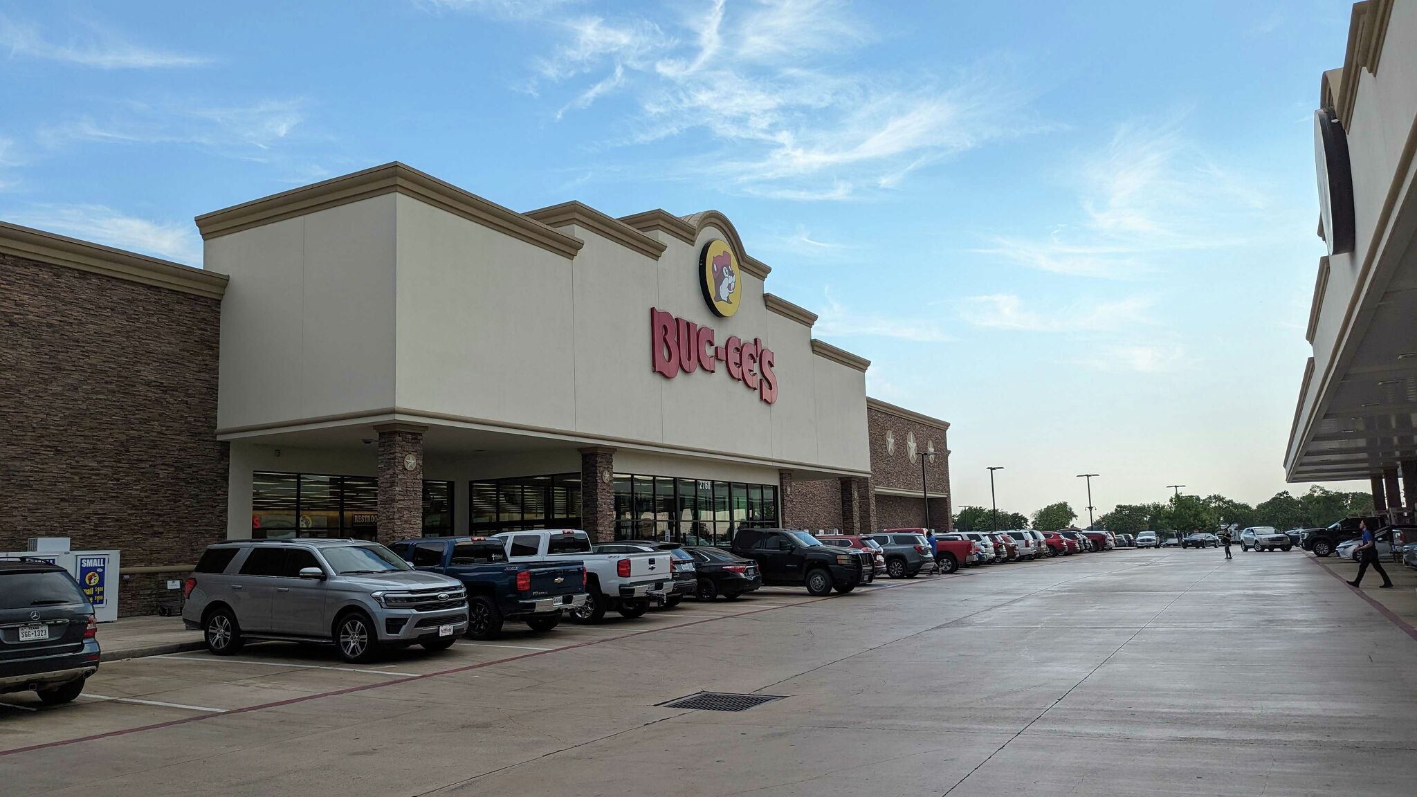 Buc Ee's Near San Marcos Tx Buc-ee's fans wonder why there's no spots to sit and eat