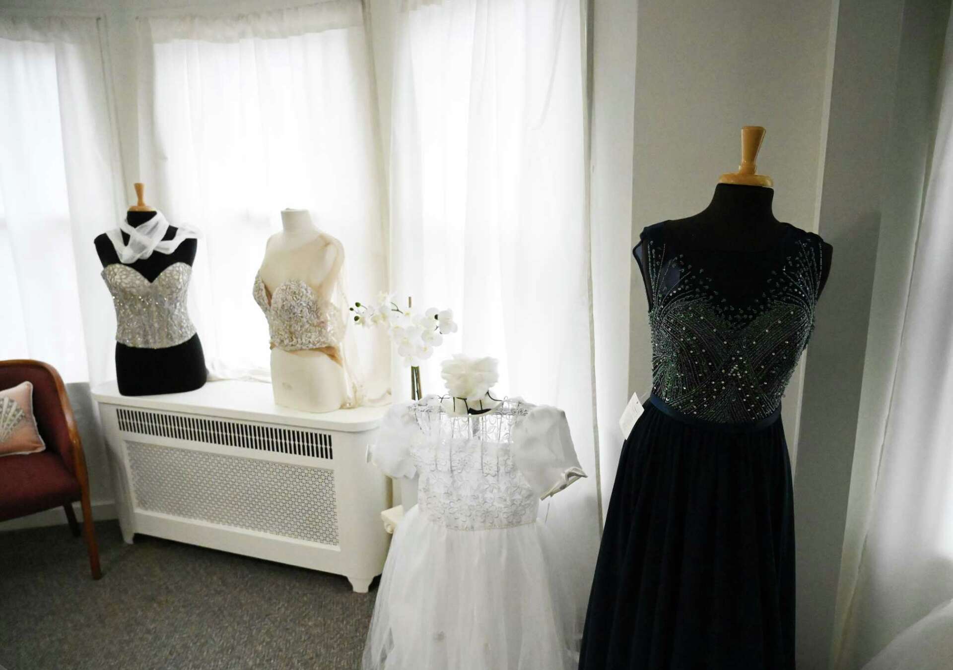 thrift store bridesmaid dress Mom Finds Bridesmaid Dress from Her 1989 Wedding in a Thrift Store: 'We Were All Stunned!'