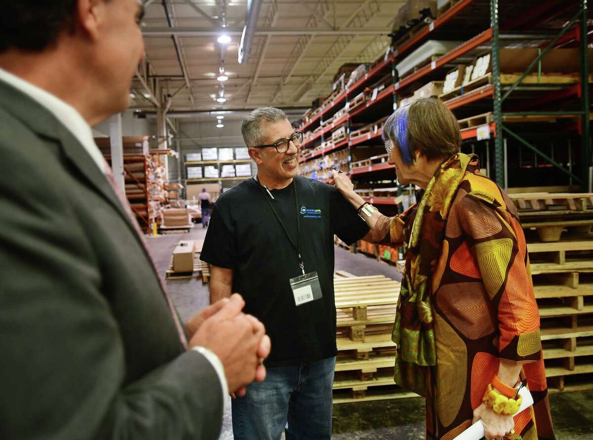 Shelton firm gives DeLauro lesson in plastics