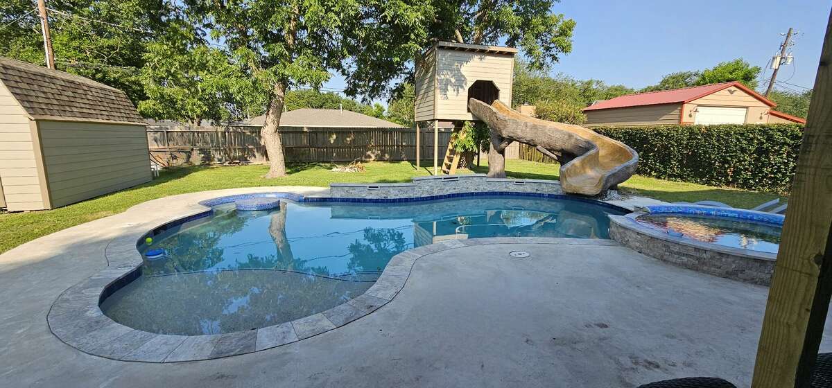 Houston pools to rent on Swimply waterfall, saltwater, resortstyle