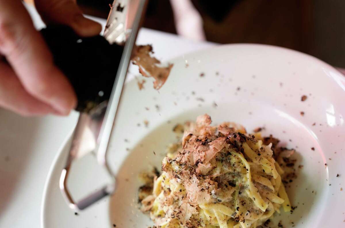 Bari Ristorante in River Oaks District review a lively social scene