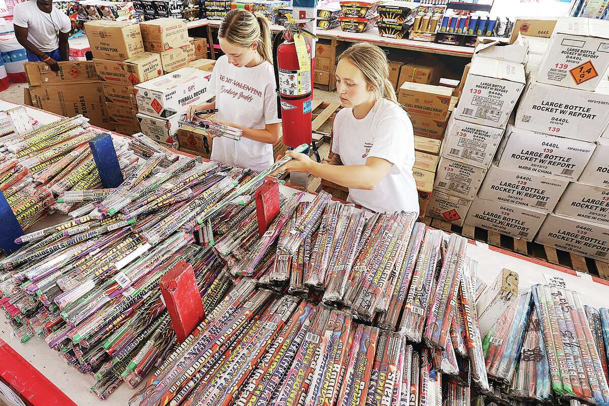 Despite state law, Illinoisans continue to cross borders for fireworks