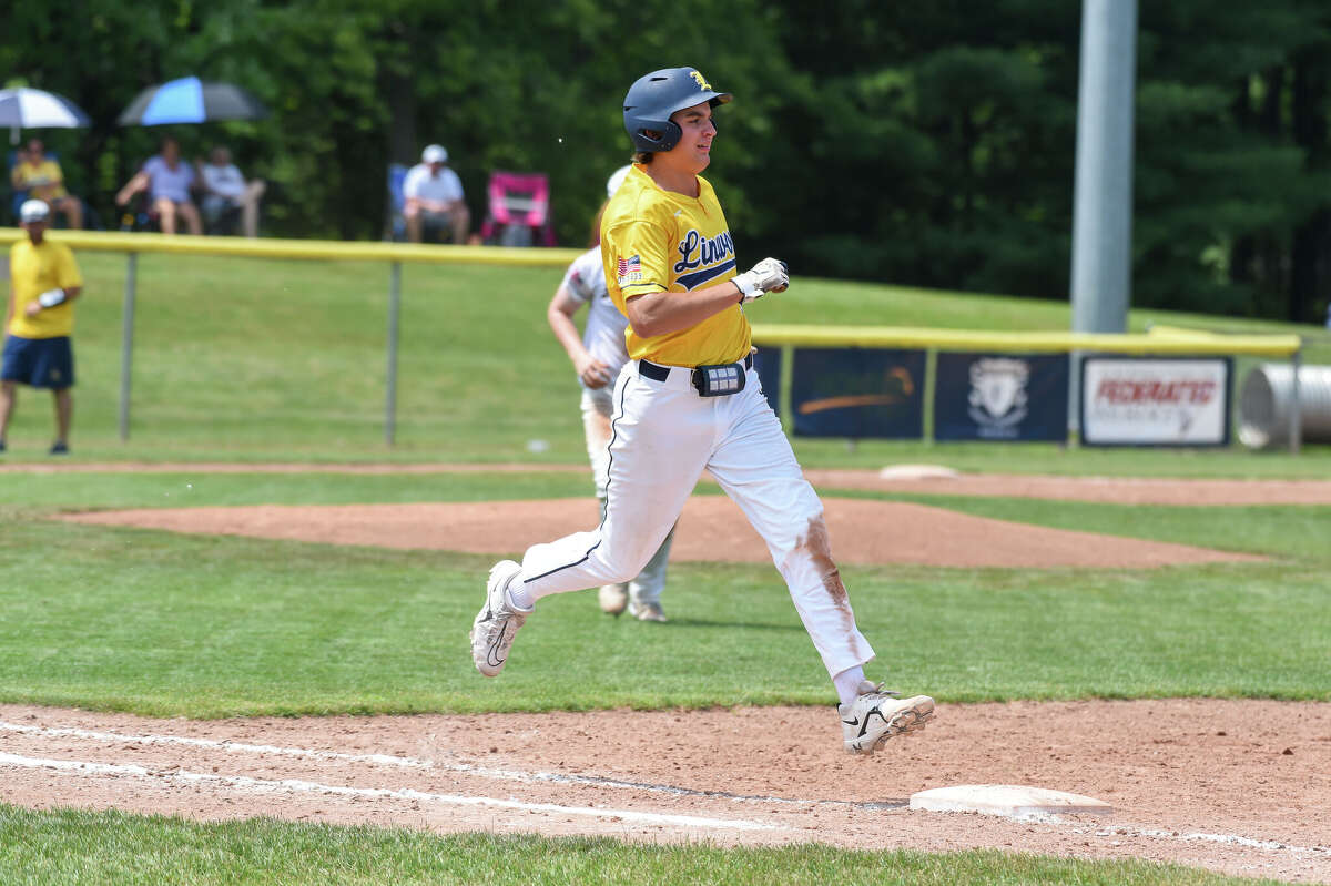 Brokoff's Linwood team goes 11 on day one of Gabby Mills