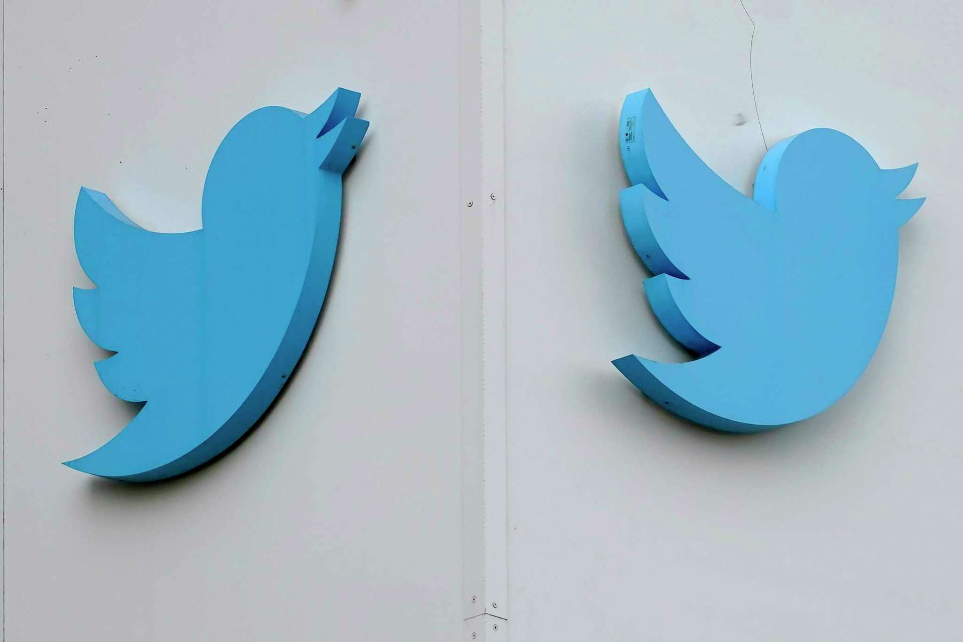 Twitter Paywall Thousands locked out of Twitter as Musk limits number of visible posts