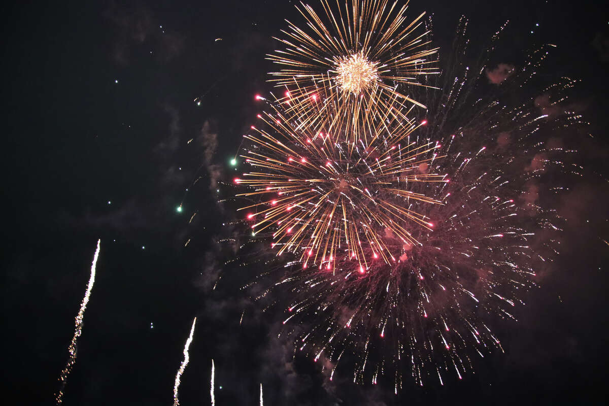 Where to find fireworks displays in MidMichigan