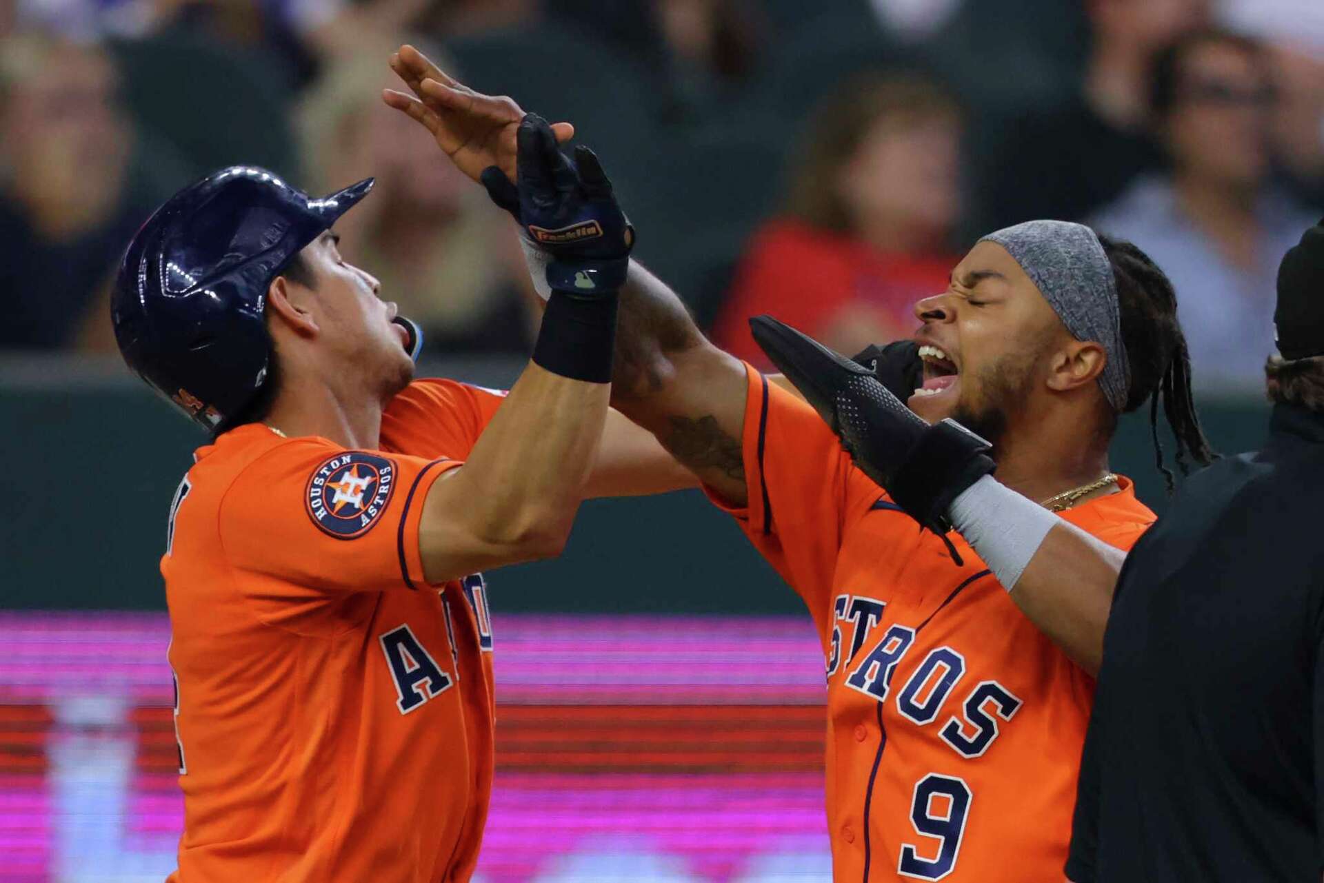 Houston Astros: Late offense leads to win, series lead vs. Rangers