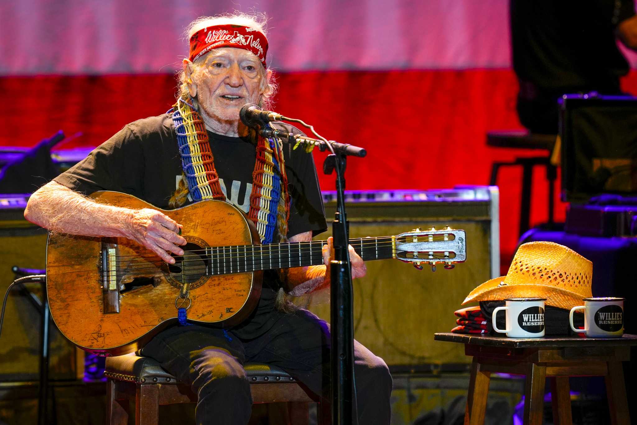 Willie Nelson, at 90, wows Woodlands crowd at Outlaw Music Festival