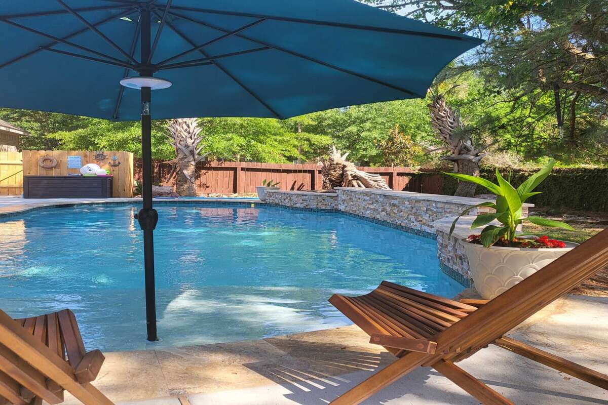 8 backyard pools for rent with Swimply in The Woodlands this summer