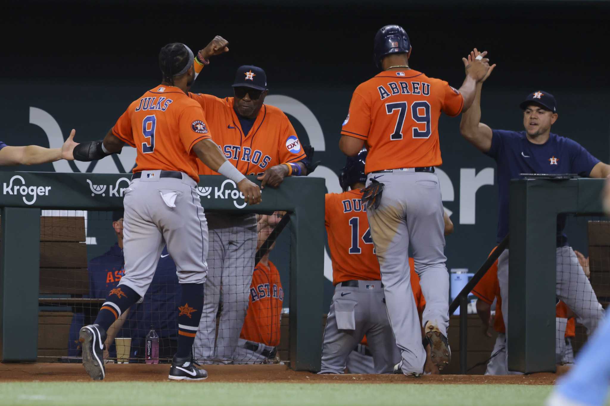 Texas Rangers Cruise to Victory over Houston Astros, 8–1