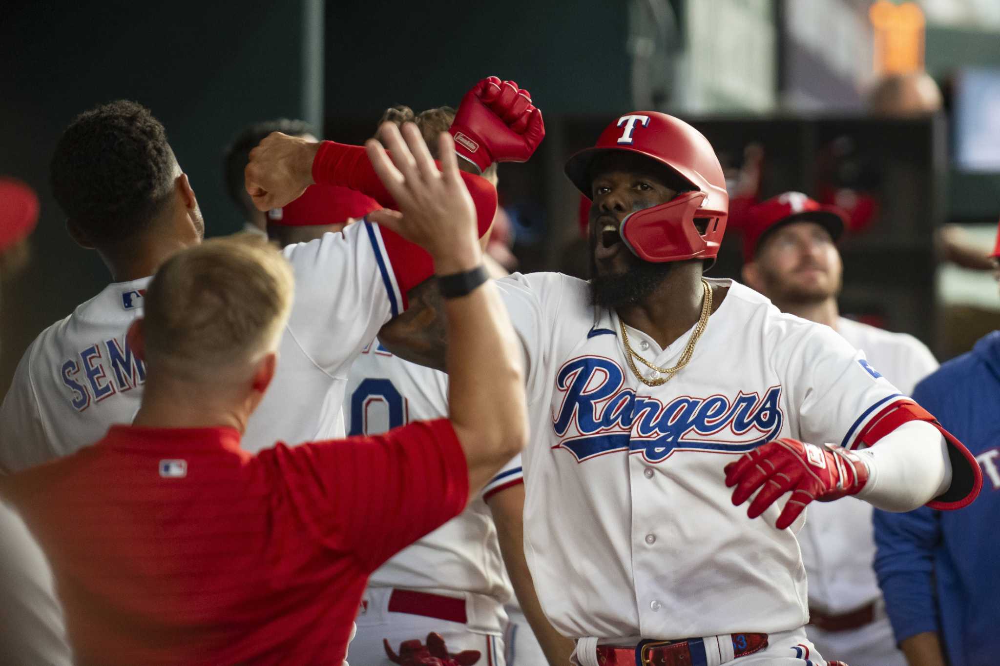 Texas Rangers Cruise to Victory over Houston Astros, 8–1