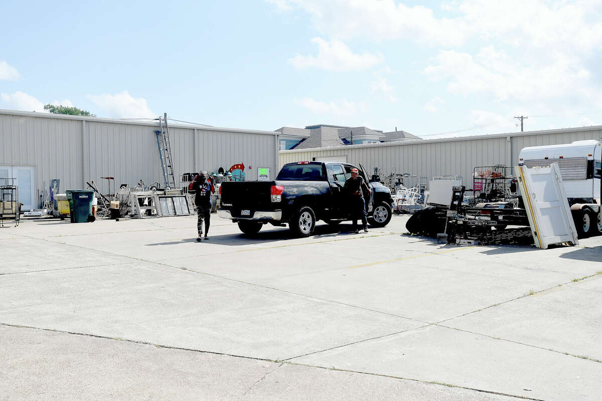 Beaumont thrift shop holds closeout sale