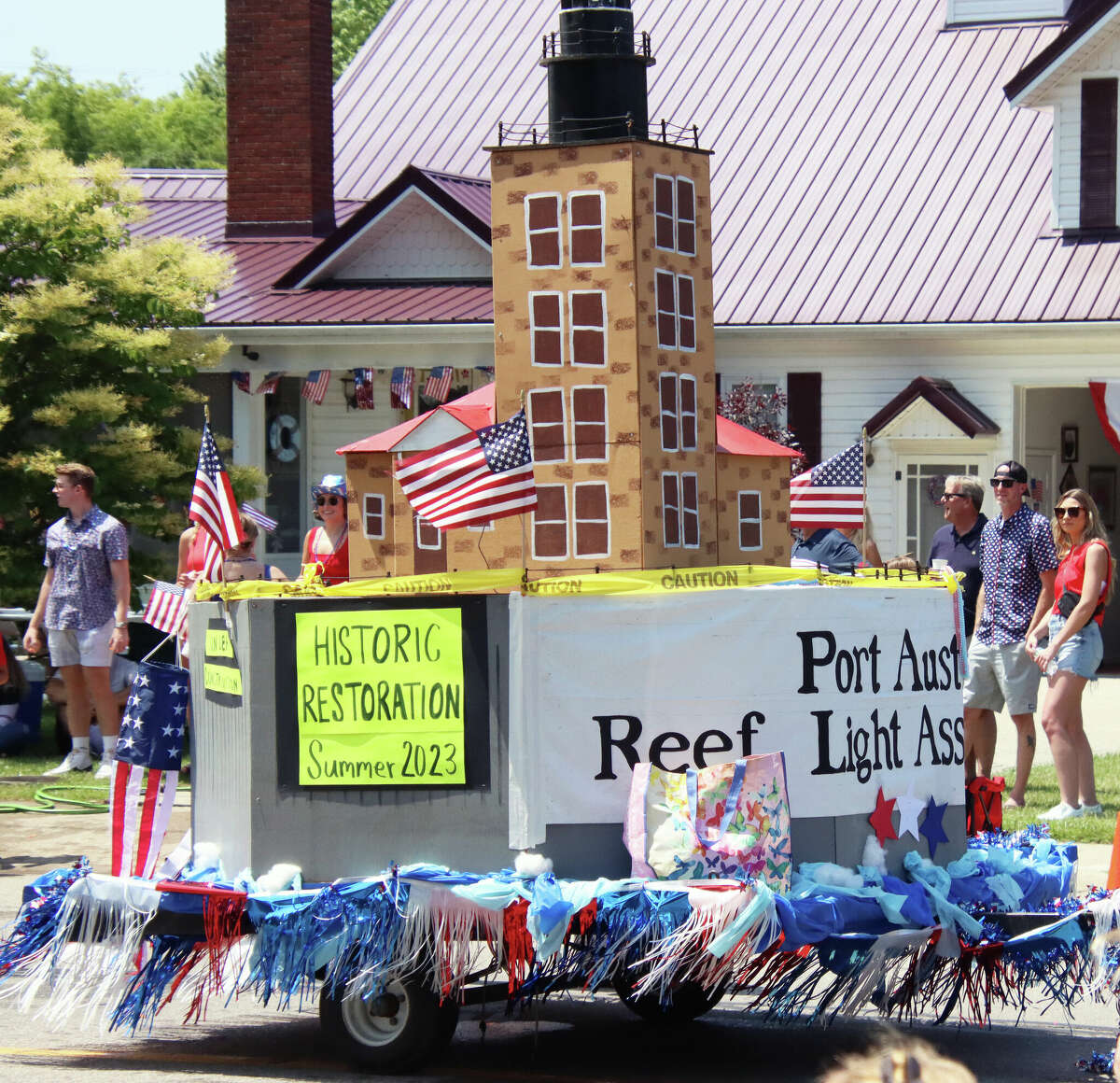 Port Austin 4th of July parade gets wet 'n' wild