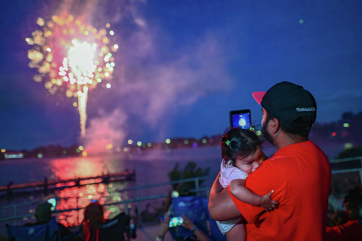 Photos July Fourth fireworks light up the sky over Woodlawn Lake