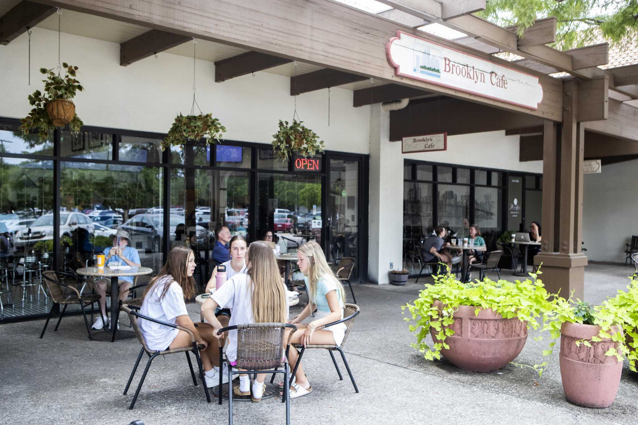 The Woodlands' Best Ice Houses and Outdoor Bars — Spots That Keep