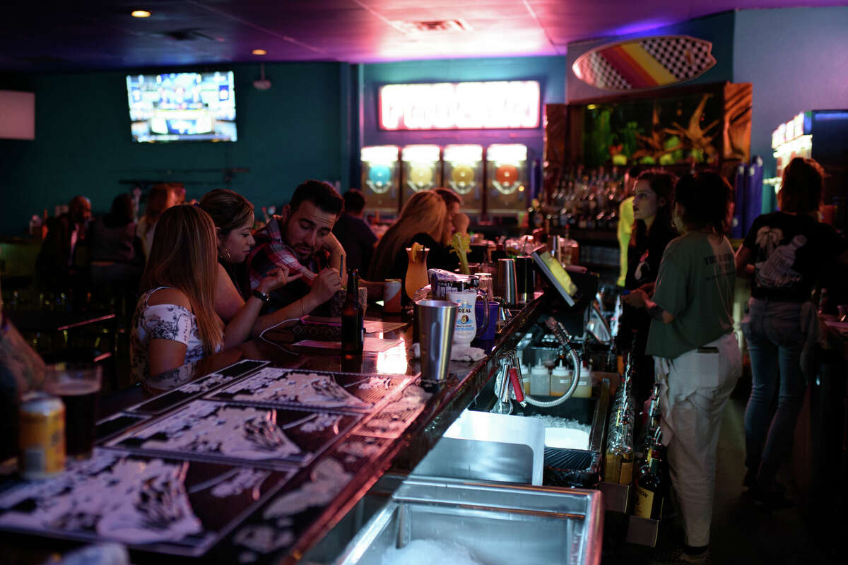 Houston's best dive bars to visit for National Dive Bar Day