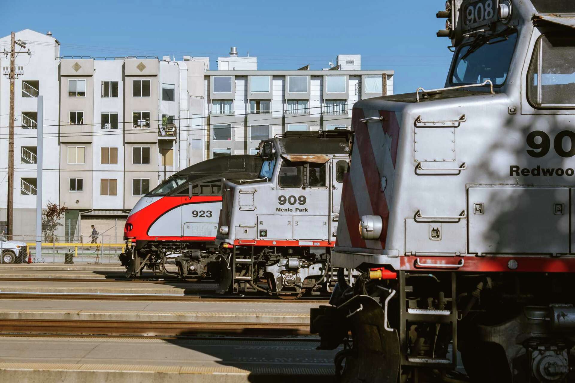 2 people killed in separate Caltrain crashes