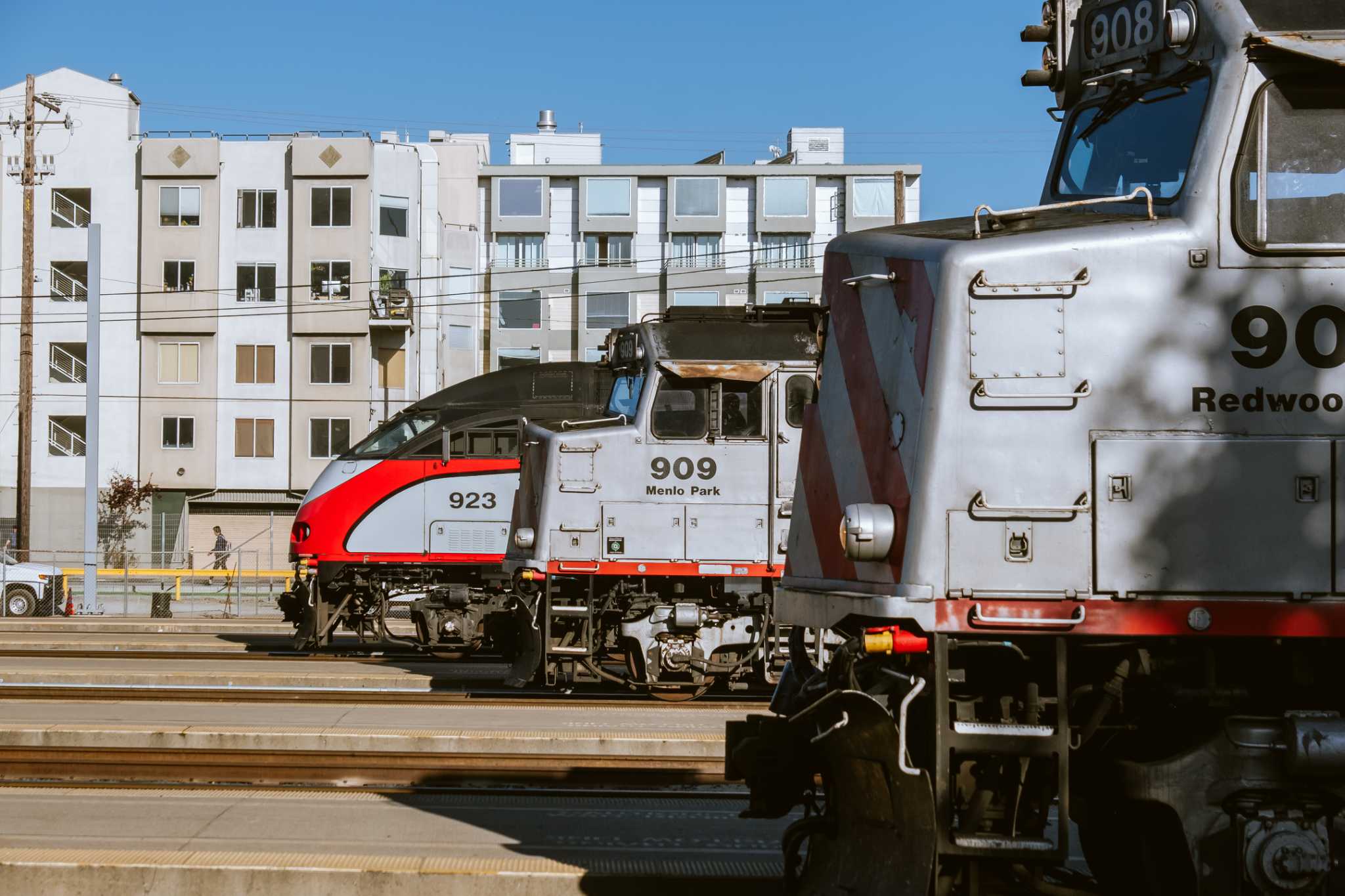 2 people killed in separate Caltrain crashes