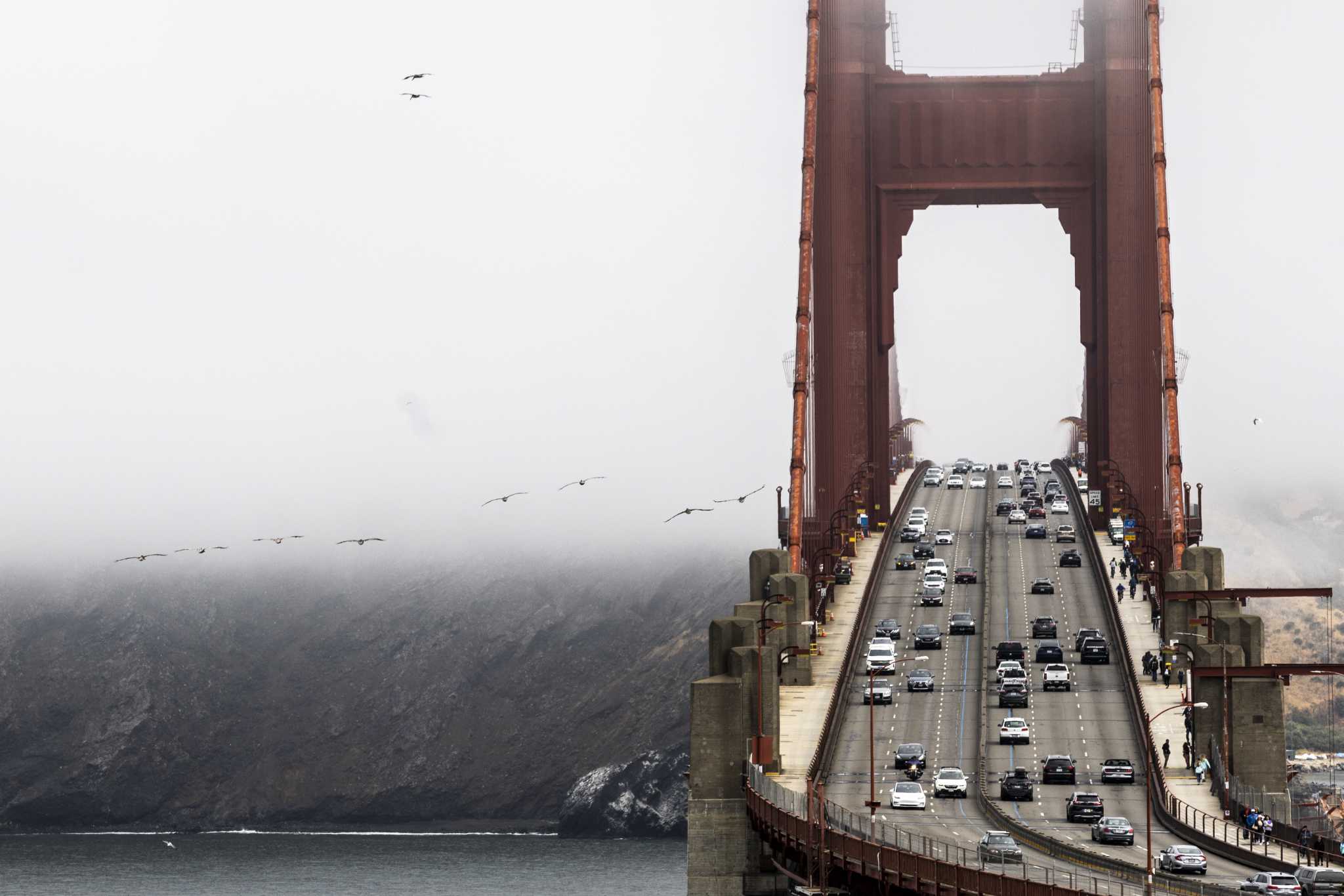 Golden Gate Bridge has fewer cars crossing, 'fiscal cliff' looms