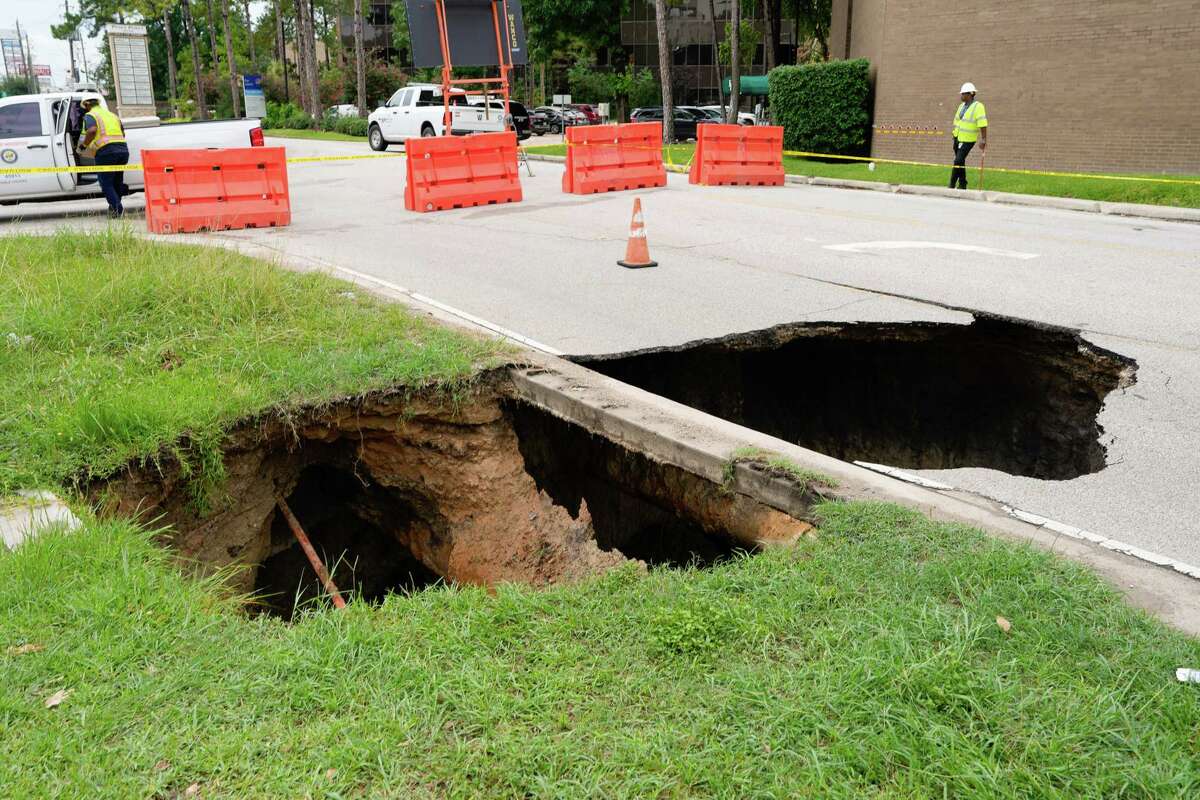 Road collapse on Fondren near Woodway shuts down street Friday