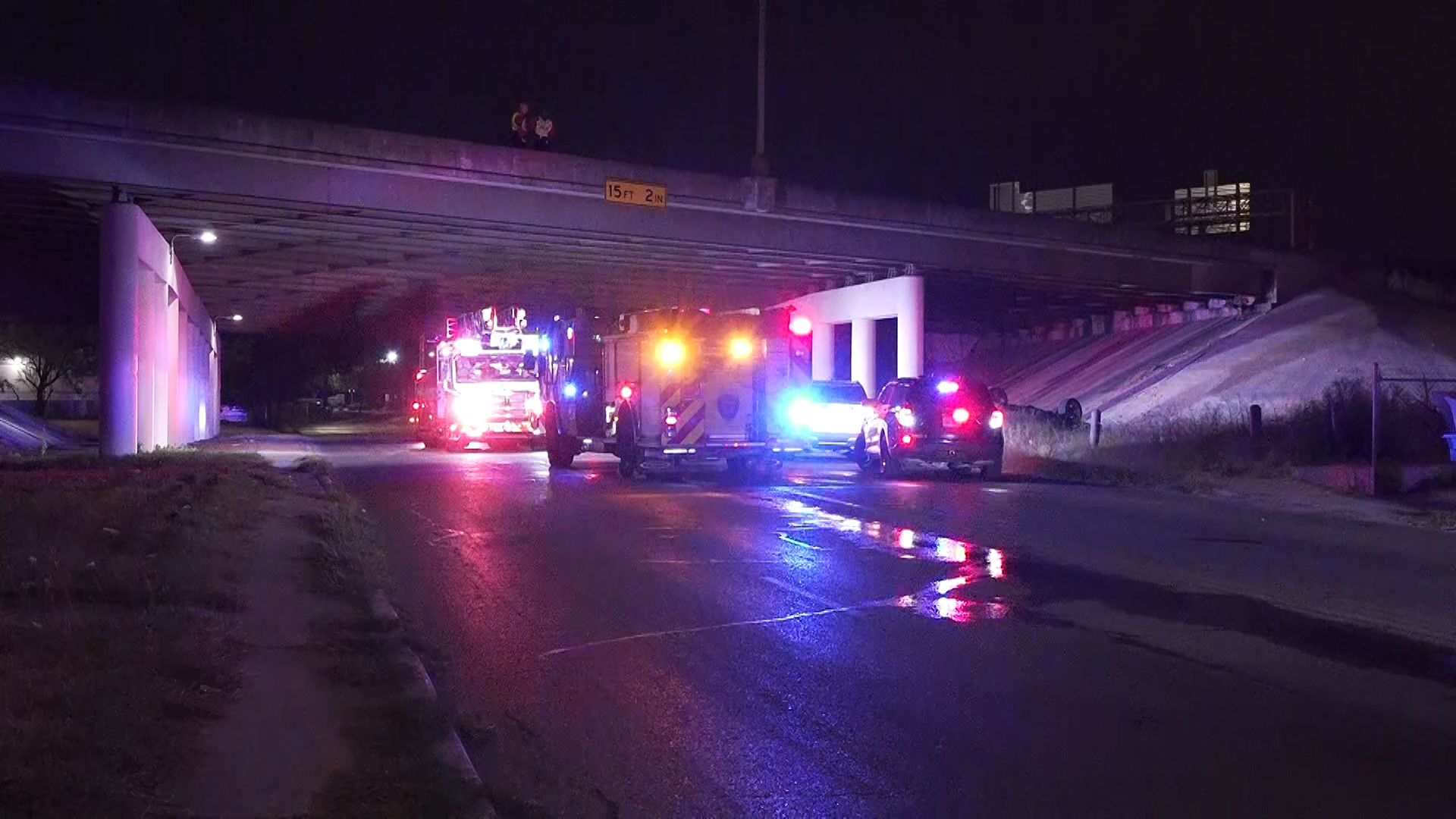 SAPD: Man dies after losing control of vehicle and falling off highway