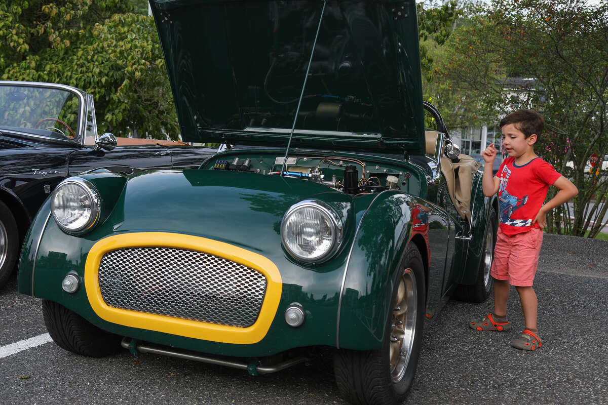 Wilton annual car show celebrates 'nostalgia' of classic cars