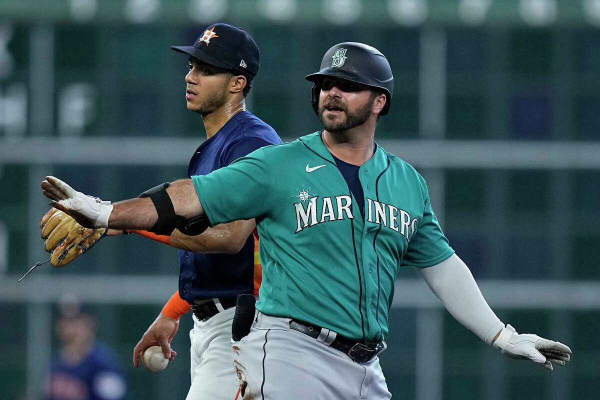 Mariners defeat Astros, 3-1