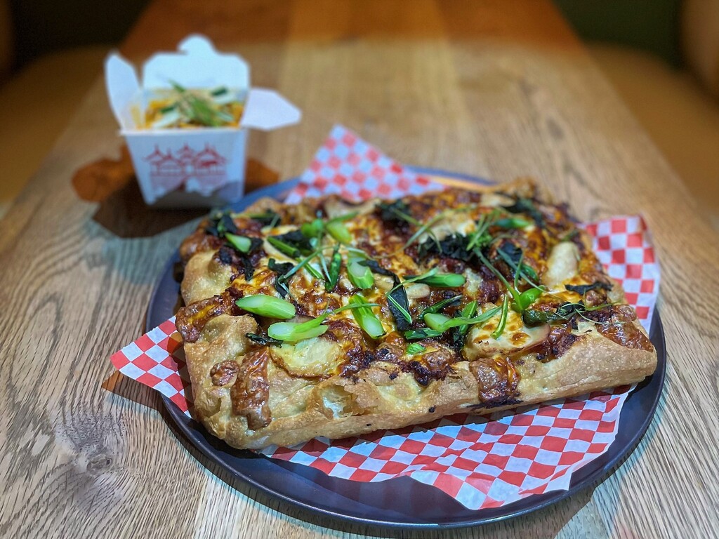 定番の中古商品 truck food Heights A hosts Express-themed Panda and Sbarro アイドル