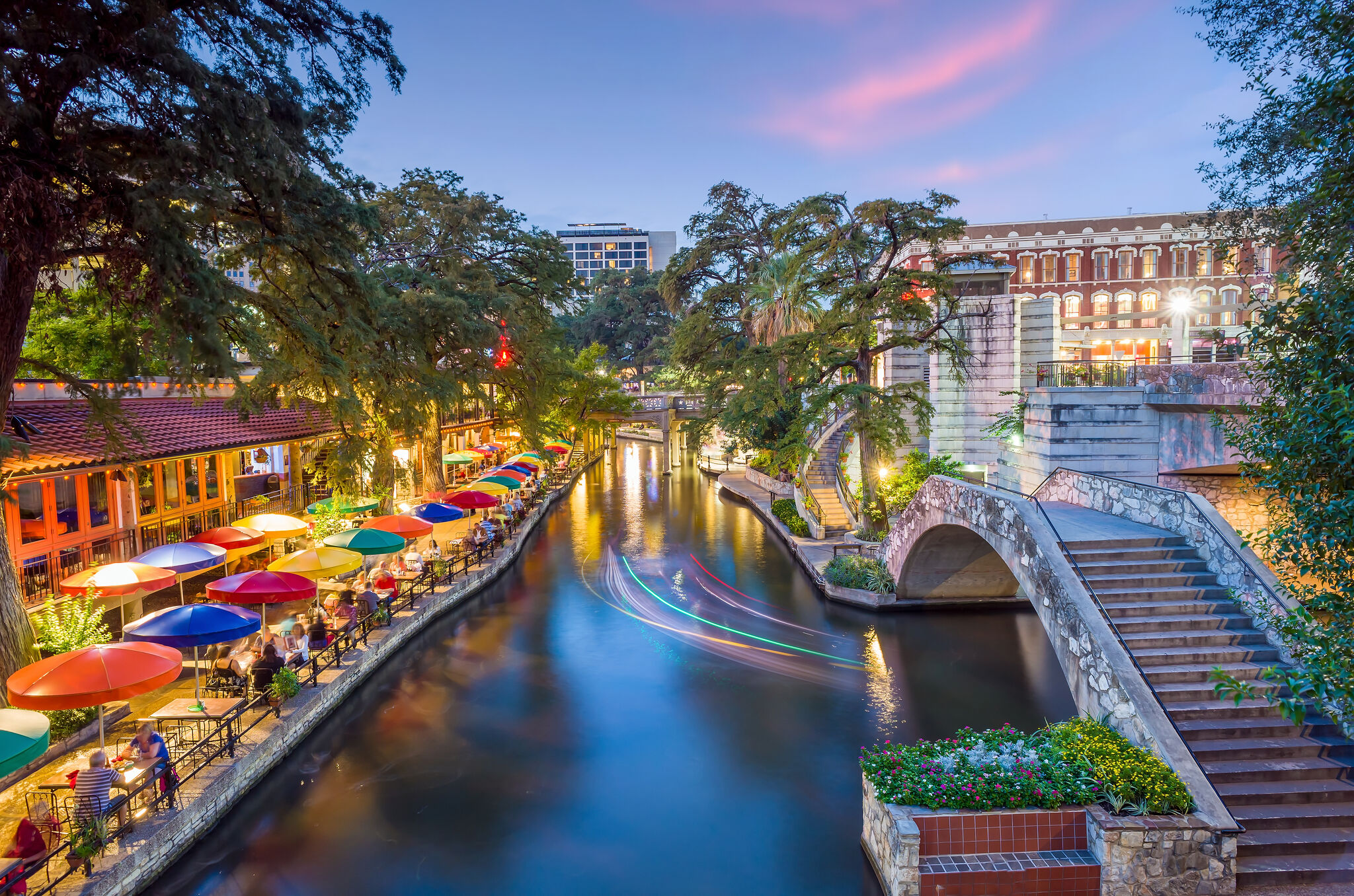 San Antonio's River Walk - Top 5 Best Eats - Brews & Clues - Bar