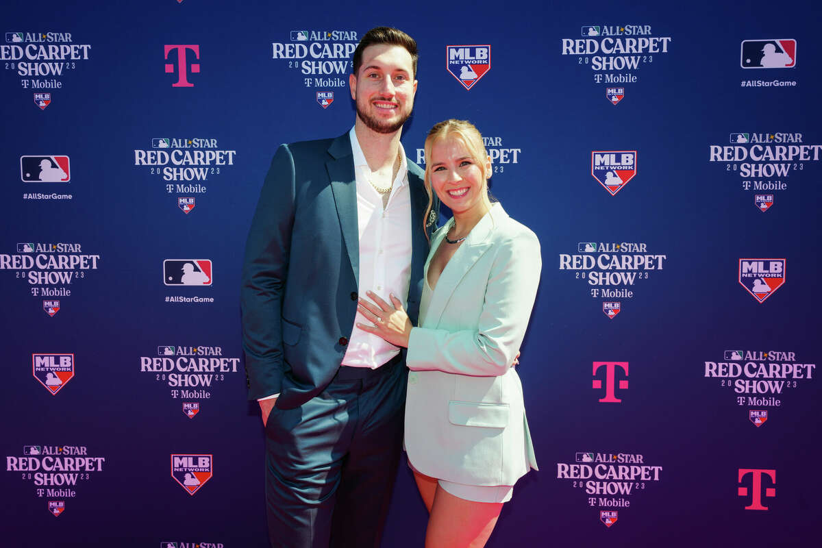 Framber Valdez and family arrive at The 2022 MLB All-Star Game Red